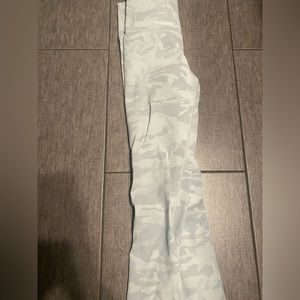 Lululemon size 4 white camo print leggings